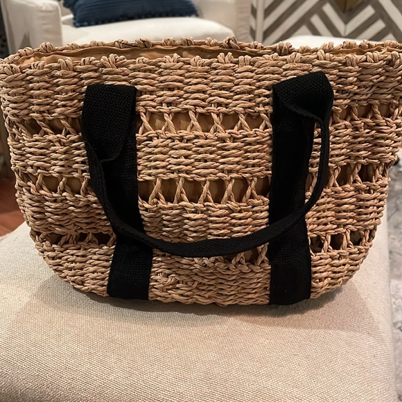 Crochet Straw Tote with Black Strap/NWOT - Picture 4 of 11